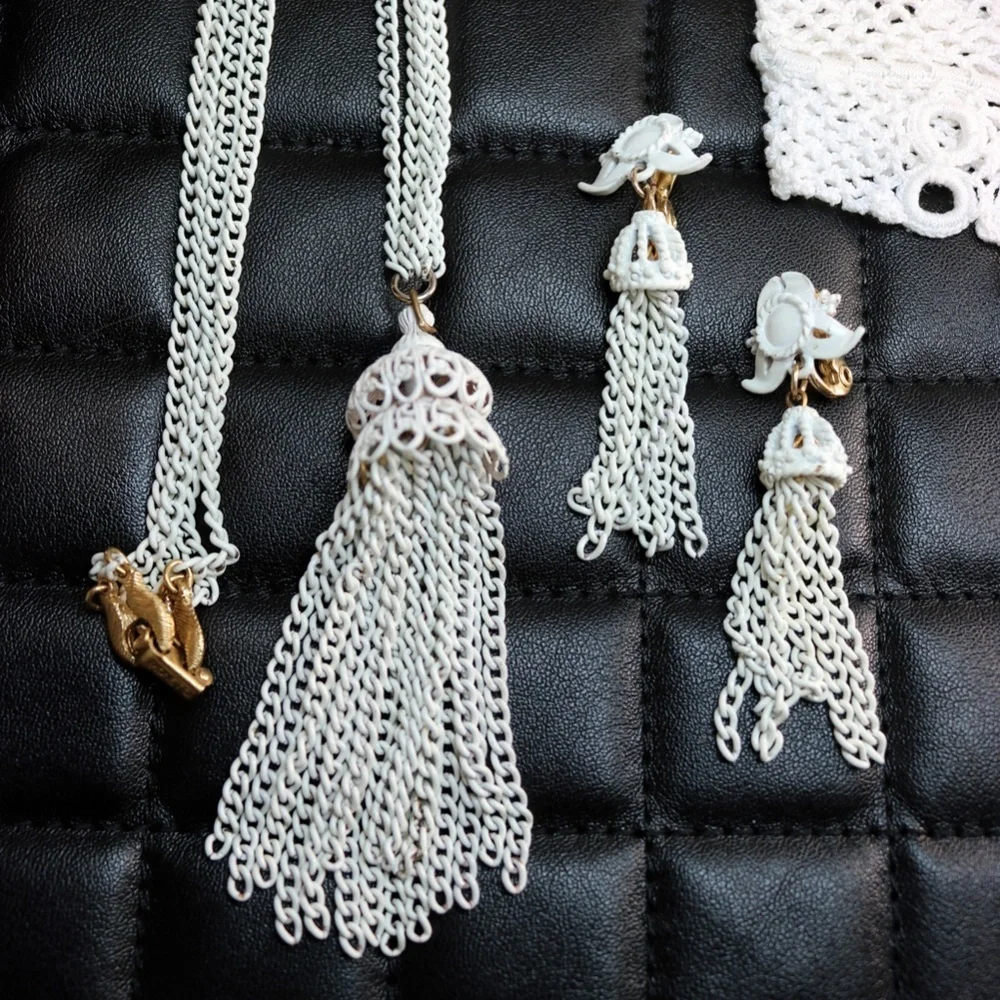 Vintage Monet "White Lace" Necklace & Earrings - Picture 11 of 11